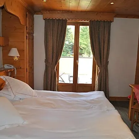Otel Oustalet