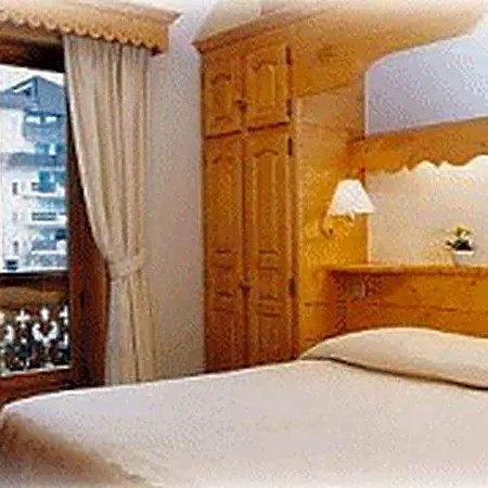Otel Oustalet 3*